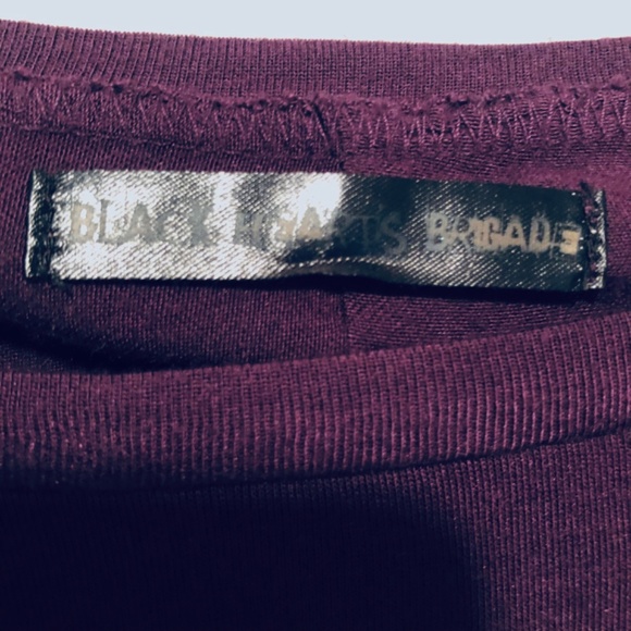 Cut-out Studded Shoulder Tee - Picture 4 of 5